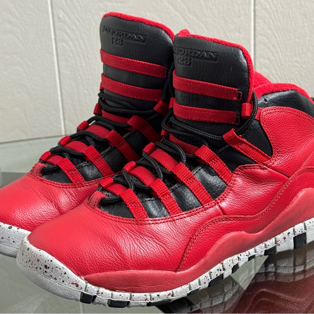Jordan 10 Retro "Bulls Over Broadway" sneakers Size 6y